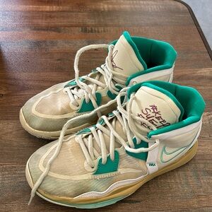 Kyrie infinity gs basketball shoes sz 6.5.  Worn inside for one season.